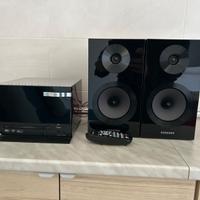 Stereo radio Samsung  colore nero  con telecomando