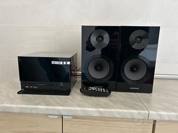 Stereo radio Samsung  colore nero  con telecomando