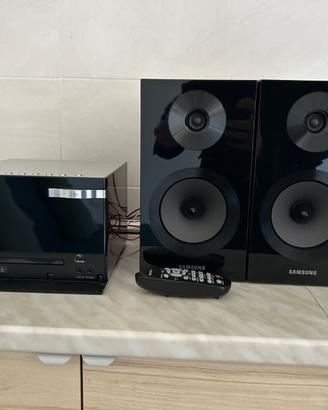 Stereo radio Samsung  colore nero  con telecomando