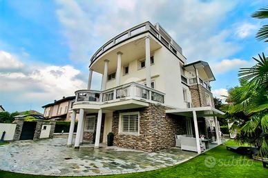 VILLA SINGOLA A COLORNO