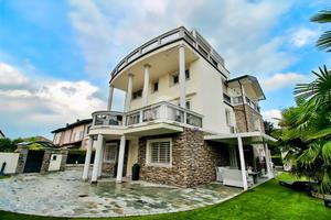 VILLA SINGOLA A COLORNO