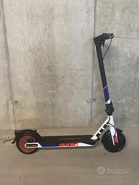 Monopattino elettrico APRILIA eSRZ