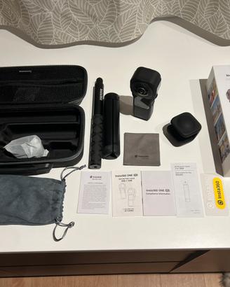Insta360 ONE RS 1-Inch 360 + sd 128 e case