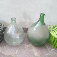 Damigiane in vetro. Giara. Anfora. Orcio. Brocca
