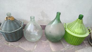 Damigiane in vetro. Giara. Anfora. Orcio. Brocca