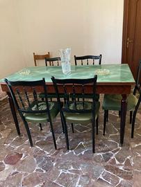 Tavolo e mobile per sala da pranzo