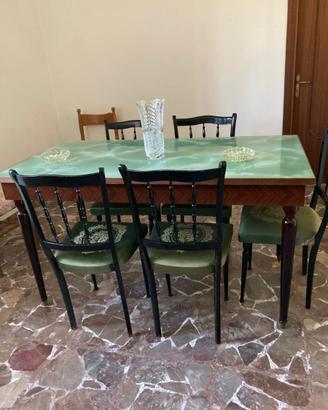 Tavolo e mobile per sala da pranzo