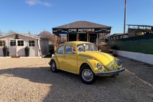 Volkswagen Maggiolino GIALLO