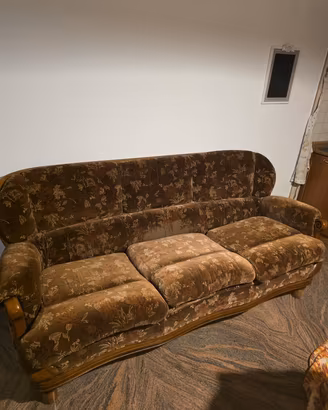 Salotto classico vintage  in legno massiccioo