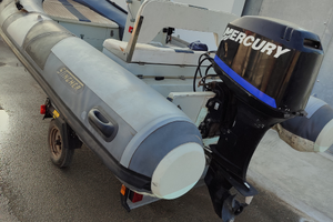 Gommone Stinger 4.30 con motore e carrello