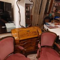 segretarie,specchio ed poltrone