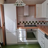 Cucina moderna completa di elettrodomestici BOSCH