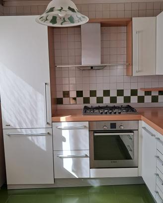 Cucina moderna completa di elettrodomestici BOSCH