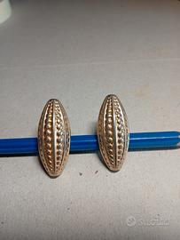 A) orecchini a clip vintage forma ovale
