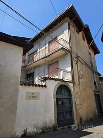 Appartamento di 260 m² con più di 5 locali e box a