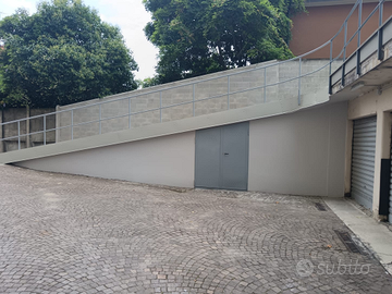 Box moto bici o magazzino sottorampa