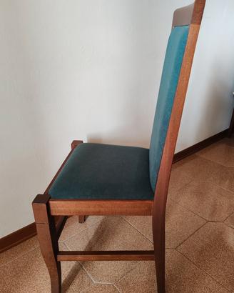 Sedie in legno massiccio e velluto