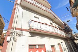 Casa singola su 3 livelli - da ristrutturare