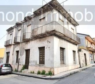 Casa indipendente e terreno edificabile a Giarre