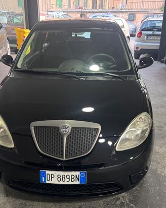 Lancia Ypsilon 1.3 MJT 75 CV MomoDesign