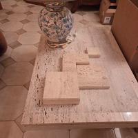 Tavolino design in travertino