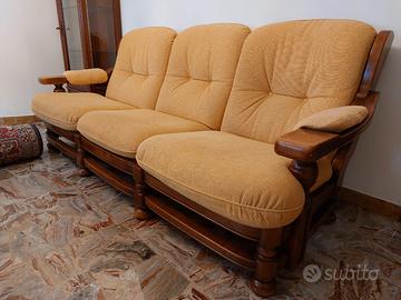 Divano e poltrone imbottiti struttura in legno