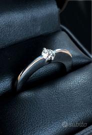 Solitario in oro bianco 18 kt