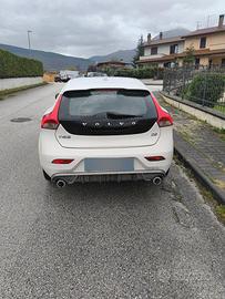 volvo v40 r-design 