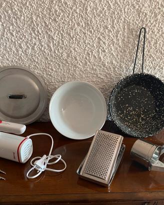 Friggitrice+sbattitore elettico+utensili cucina