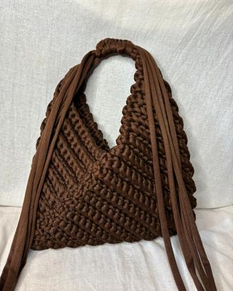Borsa marrone con manico regolabile uncinetto
