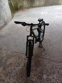 Bicicletta Mountain Bike