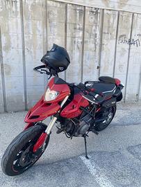 Ducati hypermotard 796 colore rosso