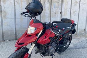 Ducati hypermotard 796 colore rosso
