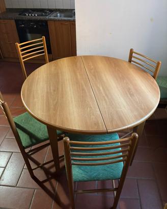 Tavolo da cucina con 5 sedie