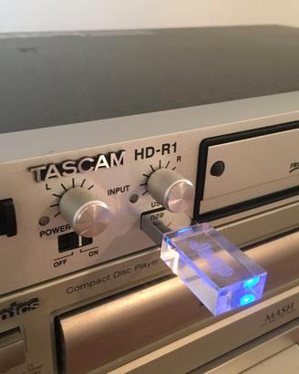 TASCAM HD-R1  Lettore/registratore rack 1U