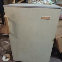 Frigorifero con vaschetta freezer 