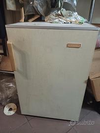 Frigorifero con vaschetta freezer 