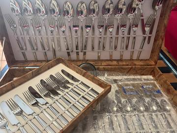 Set posate Abert. 75 pezzi, nuove.