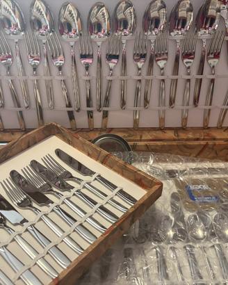 Set posate Abert. 75 pezzi, nuove.
