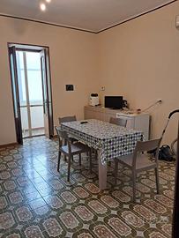 Bari Via Giulio Petroni stanza singola 300 euro