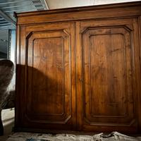 Armadio antico in legno