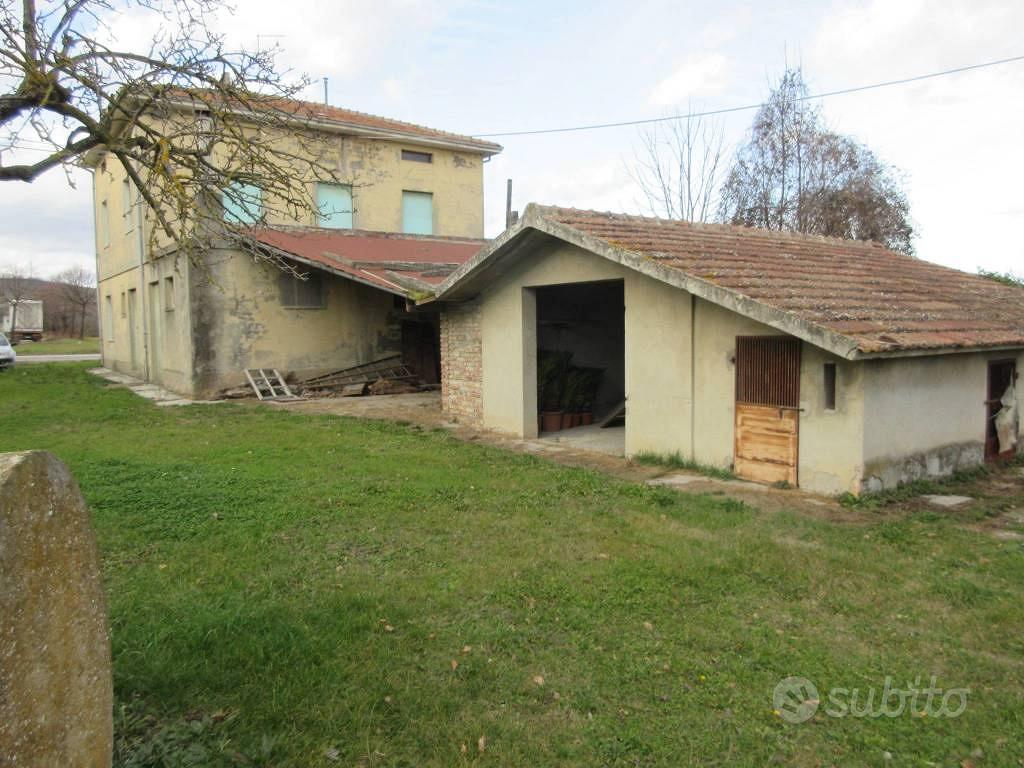 Rustico / Casale di 287 m² con più di 5 locali e b - Vista 4