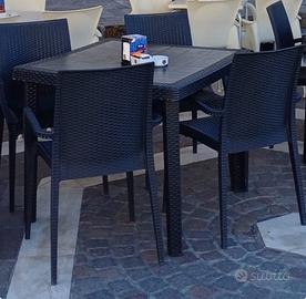 Tavolo e sedie da esterno