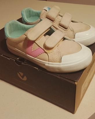 Scarpe sportive bambina quasi pari al nuovo