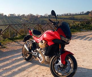 Moto Guzzi V100 Mandello