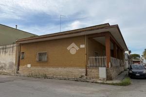 CASA INDIPENDENTE A ORIA