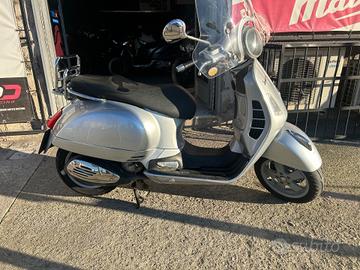 Piaggio Vespa 250 GTS