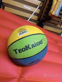 Pallone basket bimbo