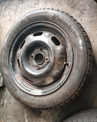 set di 4 gomme invernali con cerchi