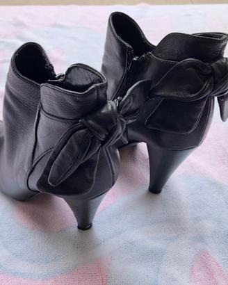 Stivaletto tronchetto con tacco nr. 38